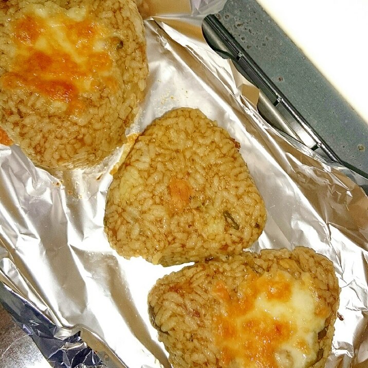 カレーリメイク チーズカレー焼きおにぎり レシピ 作り方 By Cocoa 楽天レシピ カレーリメイク チーズカレー焼きおにぎり レシピ 作り方 By Cocoa 楽天レシピ